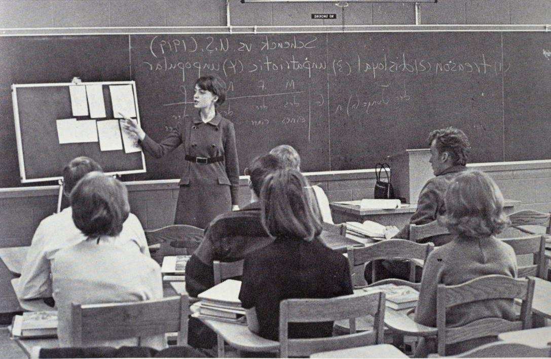 Historical 1969 photo of a classroom at IPFW.